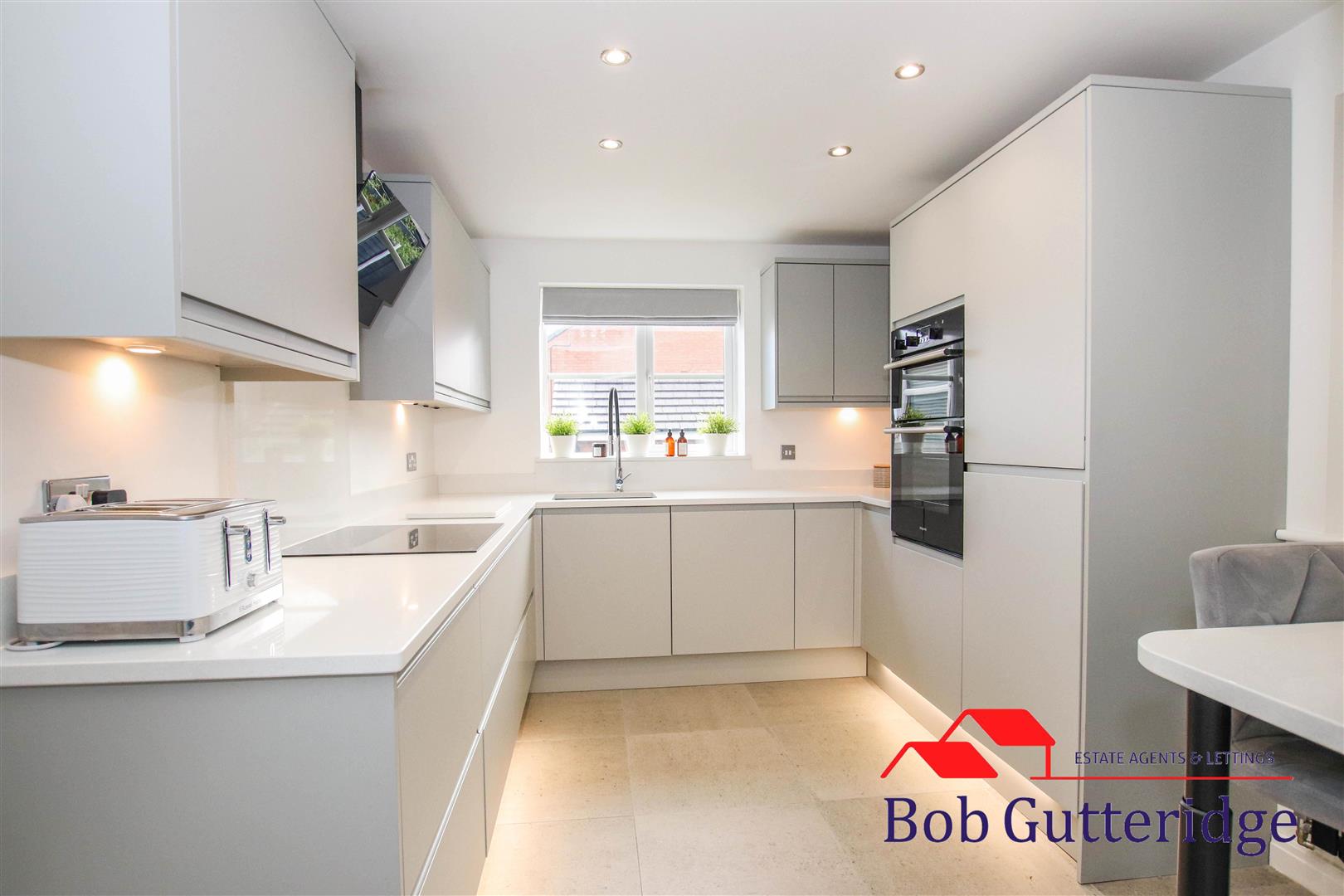 LUXURY FITTED KITCHEN / BREAKFAST ROOM